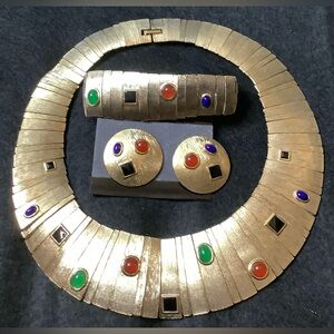 VINTAGE LES BERNARD Unsigned
Gold-Toned Egyptian Revival Jewelry Set NWOT